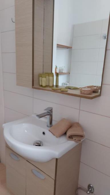 Old Port View Apartment, Διαμέρισμα Στο Κέντρο 2 Υπνοδωματίων コルフ島 エクステリア 写真