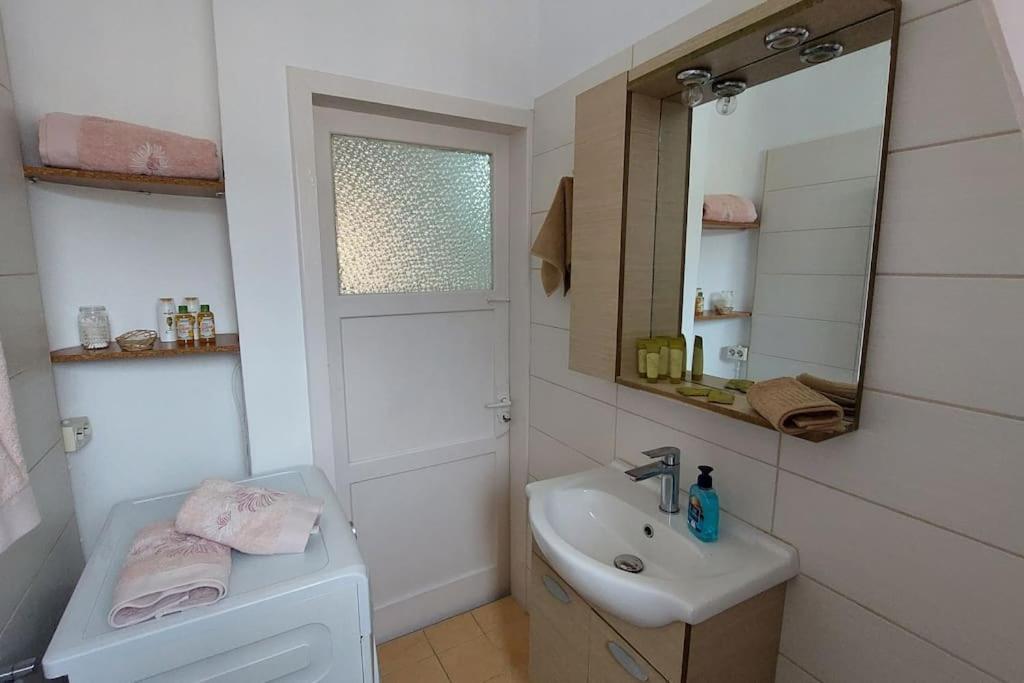 Old Port View Apartment, Διαμέρισμα Στο Κέντρο 2 Υπνοδωματίων コルフ島 エクステリア 写真